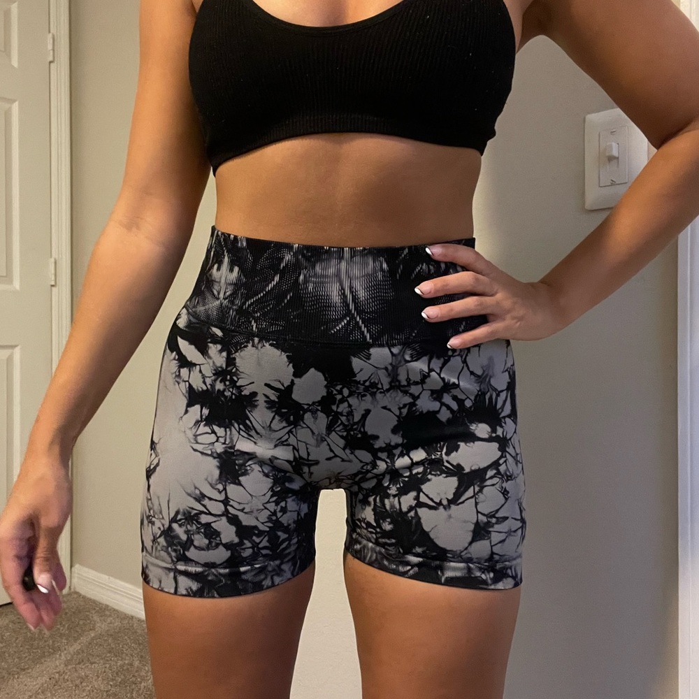 Tie dye butt scrunch biker shorts